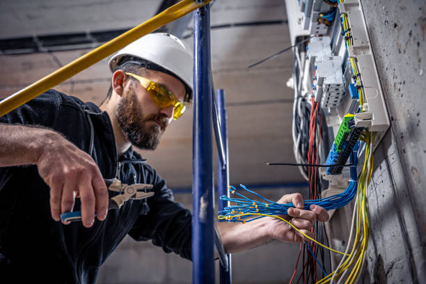 Best Electrician Near Me  in Oak Leaf, TX