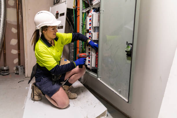 Best Affordable Electrician  in Oak Leaf, TX